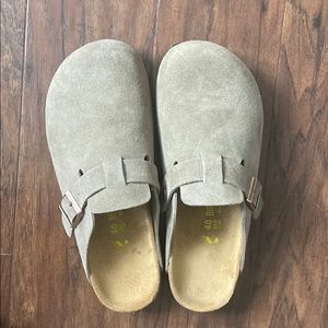 BIRKENSTOCK BOSTONS (NWOT)